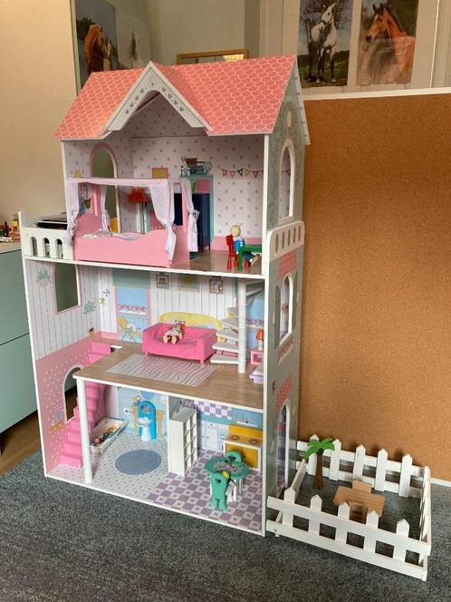 Mamabrum houten poppenhuis, Kinderen en Baby's, Speelgoed | Poppenhuizen, Zo goed als nieuw, Poppenhuis, Ophalen