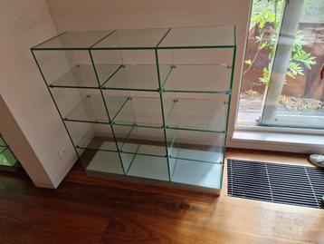 vitrine kast beschikbaar voor biedingen