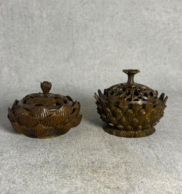 Twee lotus wierookbranders beschikbaar voor biedingen