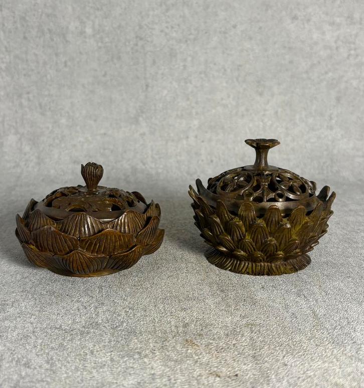 Twee lotus wierookbranders, Antiek en Kunst, Kunst | Niet-Westerse kunst, Ophalen of Verzenden