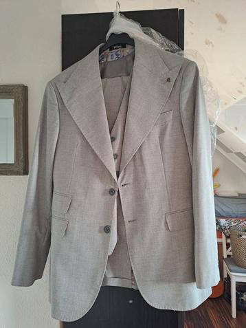 ZGAN Lichtgrijs 3-delig Pak beschikbaar voor biedingen