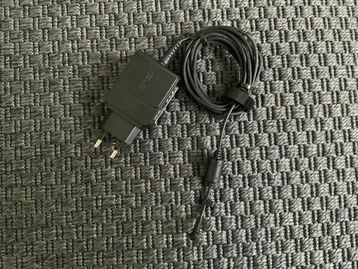 Asus Adapter EXA1004EH 30W, Computers en Software, Laptop-opladers, Zo goed als nieuw, Ophalen of Verzenden