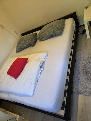 2 persoons bed (keuze uit met of zonder matrassen)