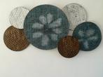 Wanddecoratie cirkels van traanplaat aquablauw, wit en bruin, Ophalen, Zo goed als nieuw