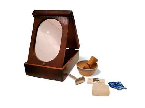 Antieke Scheerspiegel scheerdoos met originele producten., Antiek en Kunst, Antiek | Overige Antiek, Ophalen of Verzenden
