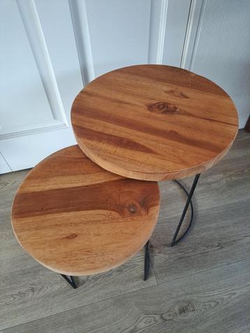 2 teakhouten bijzettafeltjes salontafeltjes + gratis zuil beschikbaar voor biedingen