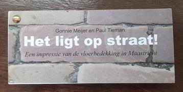 Het ligt op straat - impressie v/h wegdek in Maastricht  beschikbaar voor biedingen