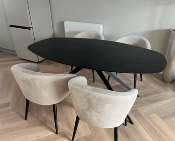 Goossens eettafel garantie + Westwing beige eetkamerstoelen beschikbaar voor biedingen