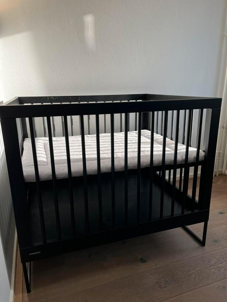 Kidsmill Modular Box Mat Zwart, Kinderen en Baby's, Babywiegjes en Ledikanten, Zo goed als nieuw, Ledikant, Ophalen