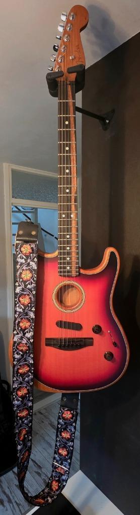 American Acoustasonic Stratocaster, Muziek en Instrumenten, Snaarinstrumenten | Gitaren | Elektrisch, Zo goed als nieuw, Hollow body