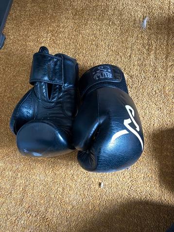Bull 12 oz bokshandschoenen beschikbaar voor biedingen