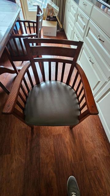 Bannink stoelen 4x bekleed met taupe leer  en salontafel beschikbaar voor biedingen