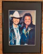 Johnny Cash + Dwight Yoakam gesigneerde foto. (ingelijst), Gesigneerd, Foto of Kaart, Ophalen of Verzenden
