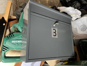 Postbus woonkamer en keuken spullen beschikbaar voor biedingen