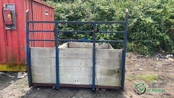 laadbak vrachtwagen  beschikbaar voor biedingen