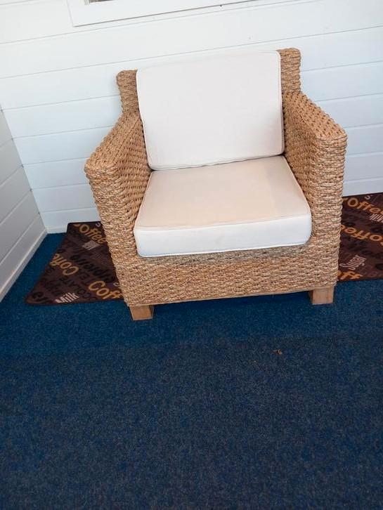 Stoel van gevlochten Bananenblad, met kussens., Huis en Inrichting, Fauteuils, Zo goed als nieuw, Ophalen