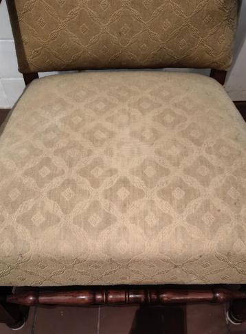 opknapper antiek fluwelen fauteuil Biedemeier houtsnijwerk beschikbaar voor biedingen