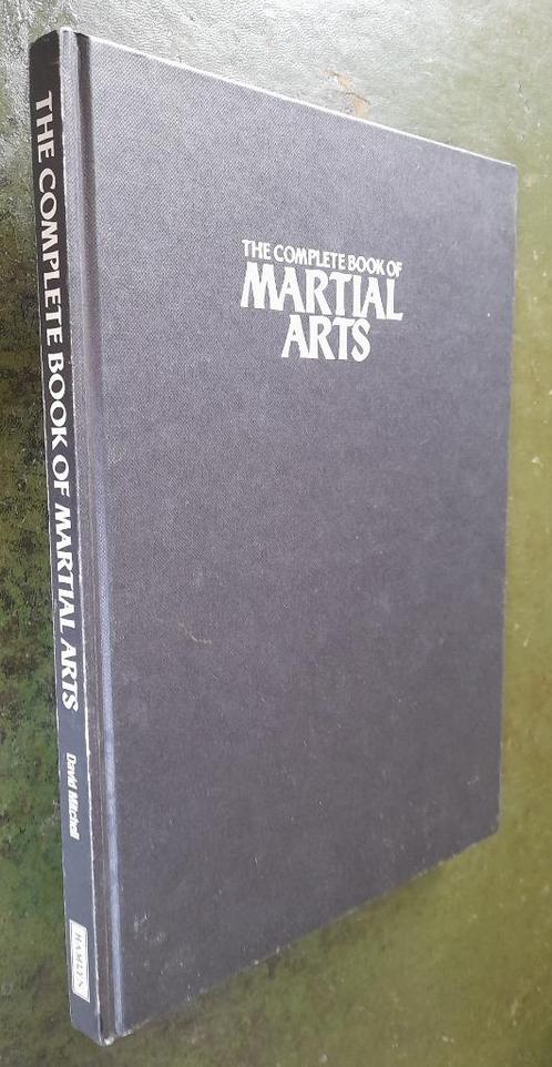 The Complete Book of Martial Arts - Mitchell, Boeken, Sportboeken, Zo goed als nieuw, Vechtsport, Verzenden