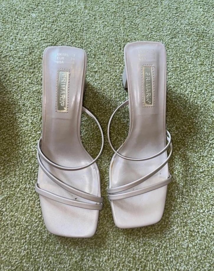 Strap hakken beige maat 37, Kleding | Dames, Schoenen, Zo goed als nieuw, Beige, Ophalen of Verzenden