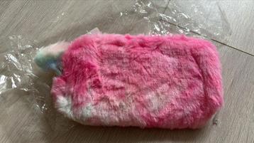 Nieuwe Roze fluffy etui met balletje eraan sint beschikbaar voor biedingen