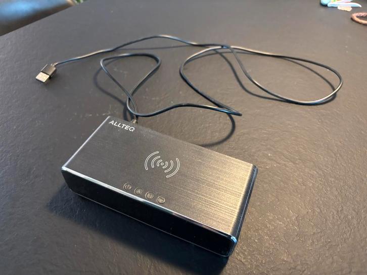 Allteq Wekker met Draadloze Oplader, Witgoed en Apparatuur, Wekkers, Zo goed als nieuw, Digitaal, Ophalen of Verzenden