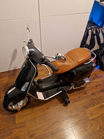 Kinder Scooter Vespa - Zonder Oplader beschikbaar voor biedingen