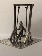 Zilveren miniatuur man op schommel, Verzenden, Zilver