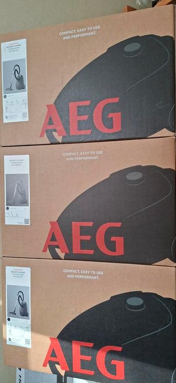Splinter nieuwe AEG stofzuiger in dichte doos.  beschikbaar voor biedingen