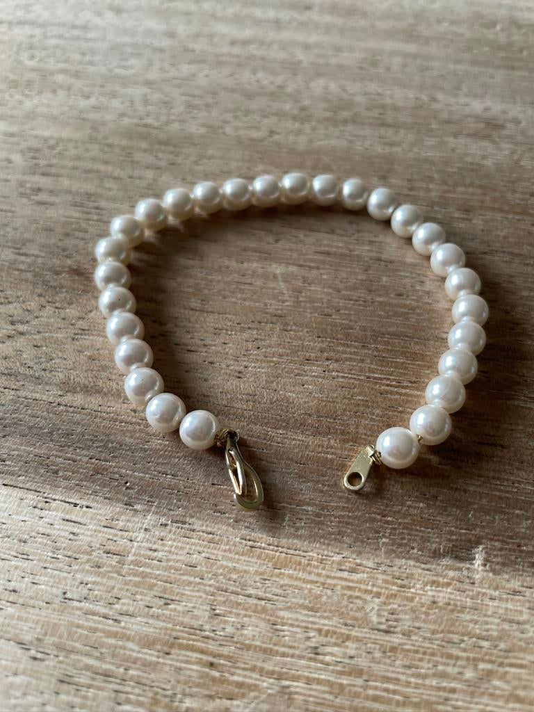Parel armband op goudkleurige band, 19 cm, Ophalen of Verzenden, Zo goed als nieuw, Wit