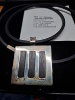 Theo van Halsema Hanger met Rubberen Ketting, Sieraden, Tassen en Uiterlijk, Kettingen, Ophalen of Verzenden, Gebruikt, Overige materialen