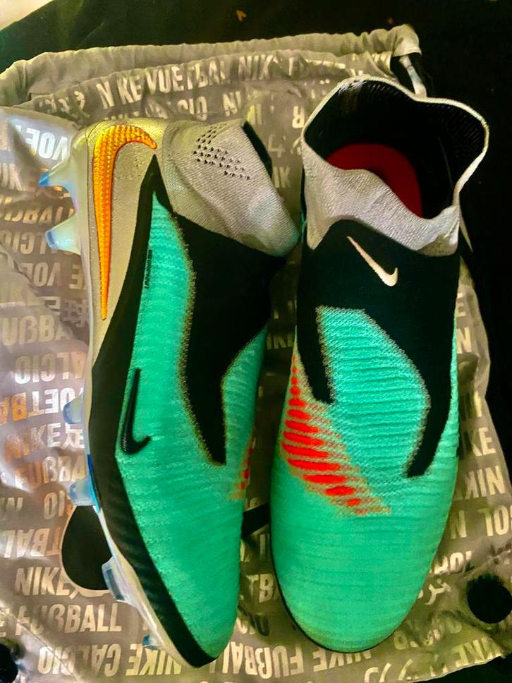 Nike Elite Voetbalschoenen - nieuw in doos, Sport en Fitness, Voetbal, Zo goed als nieuw, Schoenen, Maat XS of kleiner, Ophalen of Verzenden