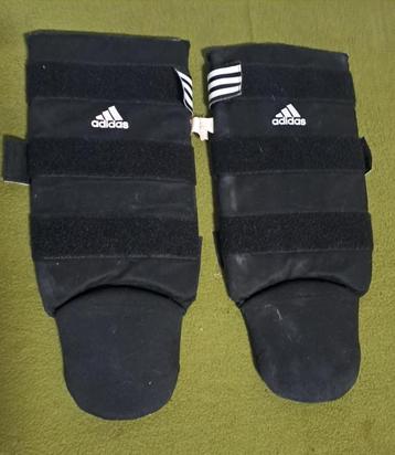 Adidas beenbeschermers / scheenbeschermers maat M beschikbaar voor biedingen