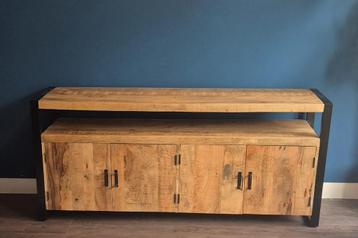 Mooi mangohouten dressoir beschikbaar voor biedingen