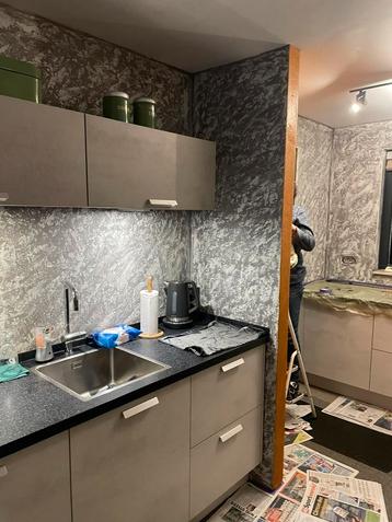 2 Boven kastjes te koop beschikbaar voor biedingen