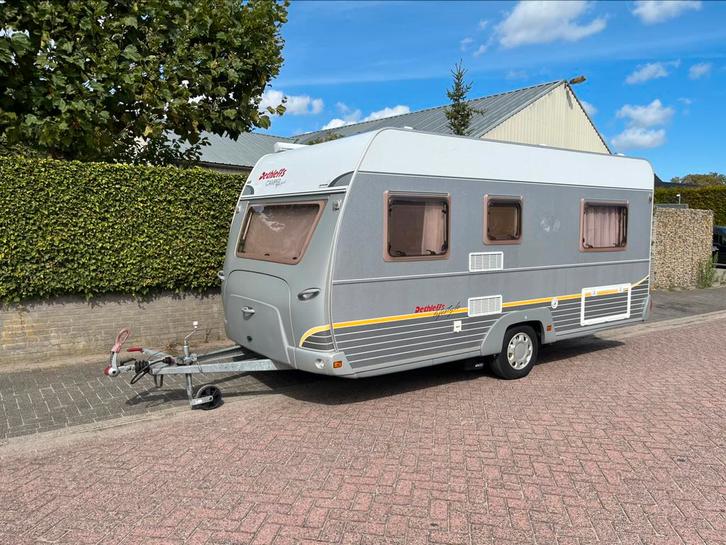 Dethleffs camper lifestyle 450 DB, Caravans en Kamperen, Caravans, tot en met 4, 1000 - 1250 kg, Rondzit, Dethleffs, Frans bed