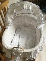 Rotan wieg met houten wielen, Ophalen, Gebruikt, Wieg