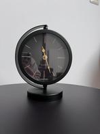 Tafel klok industrieel zwart., Huis en Inrichting, Woonaccessoires | Klokken, Verzenden, Zo goed als nieuw, Analoog, Wekker of Tafelklok