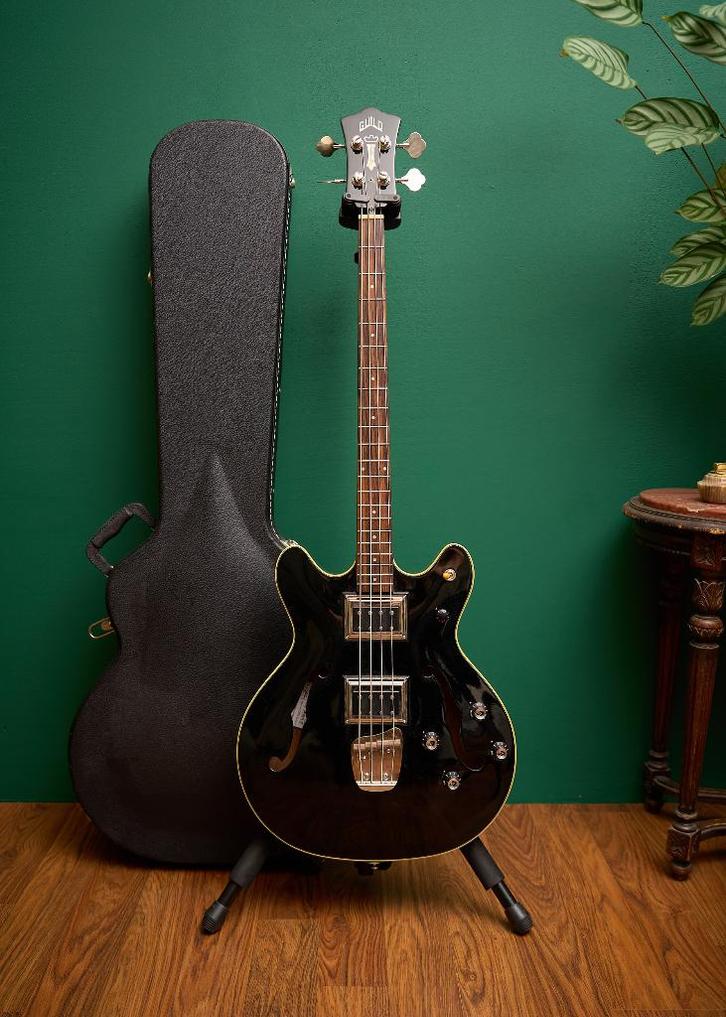 Guild Starfire Bass II Black basgitaar met koffer, Muziek en Instrumenten, Snaarinstrumenten | Gitaren | Bas, Zo goed als nieuw