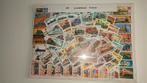 100 postzegels met afbeeldingen van treinen, Ophalen of Verzenden, Treinen