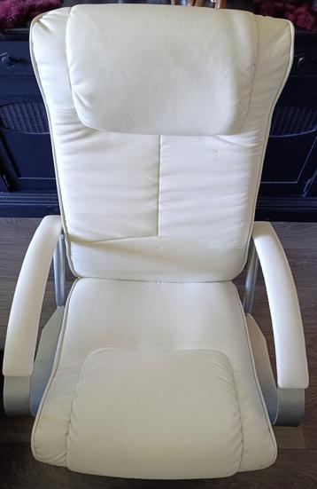 Fauteuil inclusief hocker beschikbaar voor biedingen