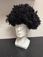 Carnavalskleding afro pruik afropruik zwart afro krullen, Ophalen of Verzenden, Zo goed als nieuw, Carnaval