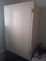 Kast met hangwerk en slot, Ophalen, Gebruikt