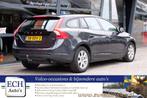 Volvo V60 T3 150 pk Kinetic, Navi, Bluetooth, Trekhaak, Voorwielaandrijving, Stof, 4 cilinders, Origineel Nederlands