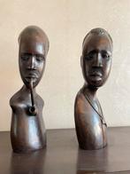 2 Afrikaanse handgesneden houten beelden,, Antiek en Kunst, Kunst | Beelden en Houtsnijwerken, Ophalen