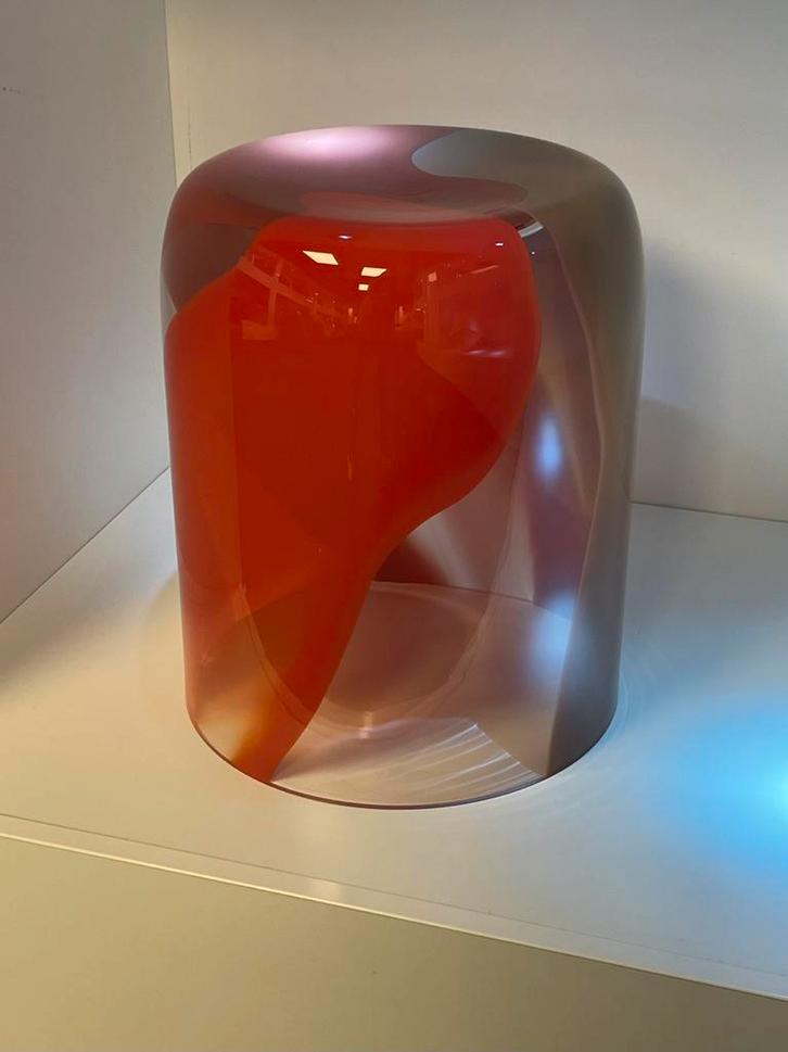 Leolux Klaar bijzettafel unieke kleur, Huis en Inrichting, Tafels | Bijzettafels, Nieuw, Minder dan 55 cm, Glas, Ophalen