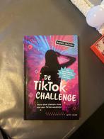 De tiktok challenge, Ophalen of Verzenden, Zo goed als nieuw