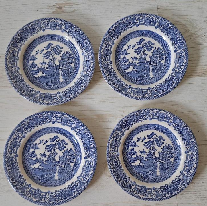 Blauw wit servies onderdelen met “Willow” patroon, Huis en Inrichting, Keuken | Servies, Zo goed als nieuw, Kop(pen) en/of Schotel(s)