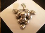 Een mooie Hele Oude Zilveren Druiventros Broche, Sieraden, Tassen en Uiterlijk, Antieke sieraden, Verzenden, Zilver, Broche