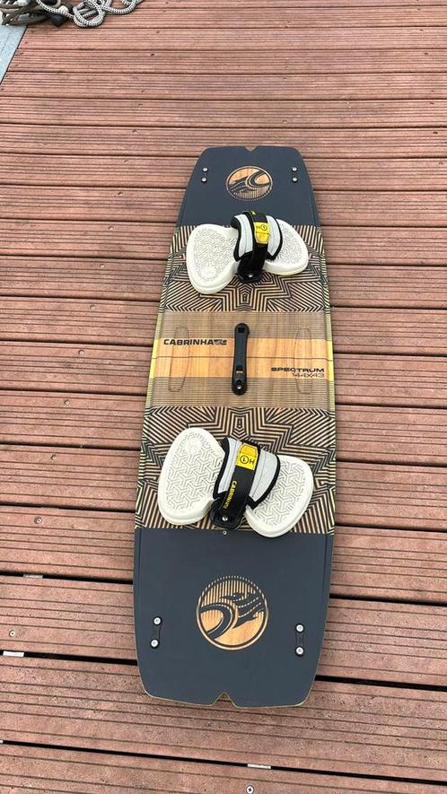 Cabrinha Spectrum, Watersport en Boten, Kitesurfen, Zo goed als nieuw, Kiteboard, Twintip, Ophalen of Verzenden