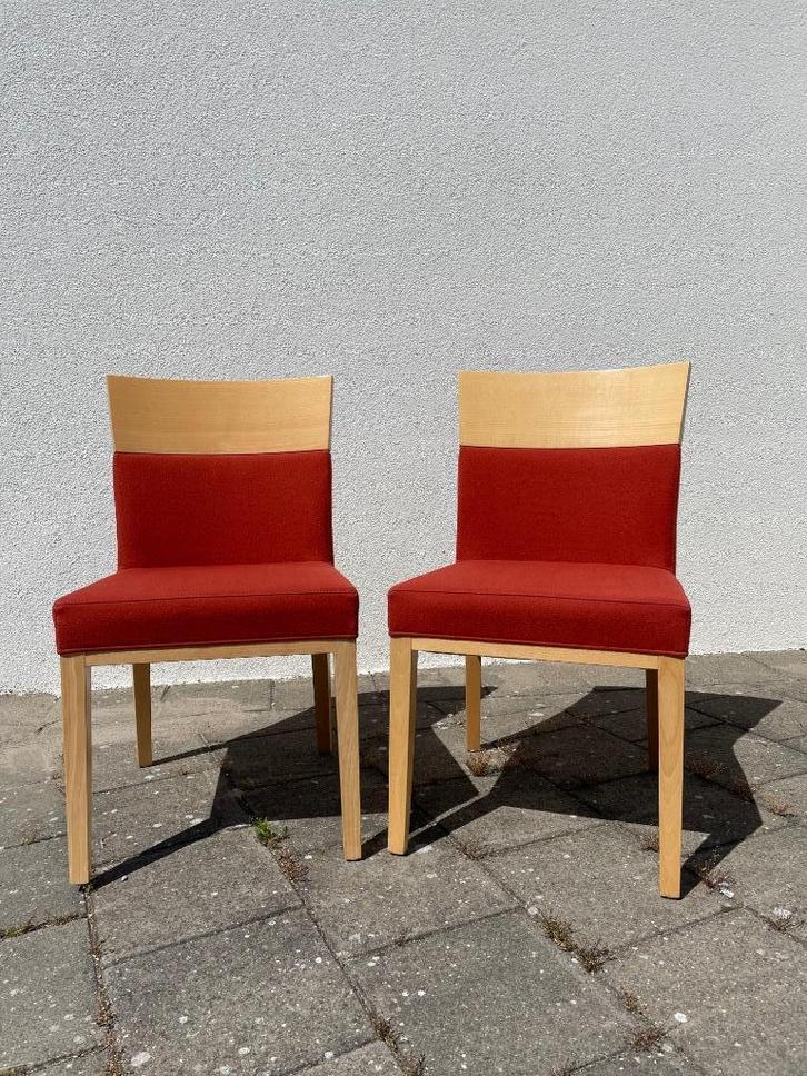 Set van 2 | Logica 00930 stoelen | merk Montbel, Huis en Inrichting, Stoelen, Zo goed als nieuw, Twee, Hout, Stof, Rood, Ophalen